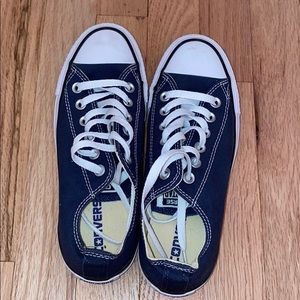 Worn once navy low top converse
